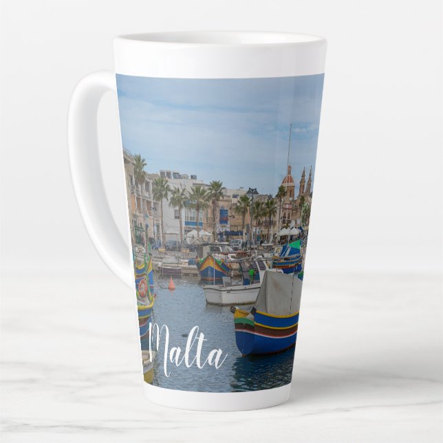 Tasse Latte Bateaux de pêche traditionnels colorés à Malte (Angle gauche)