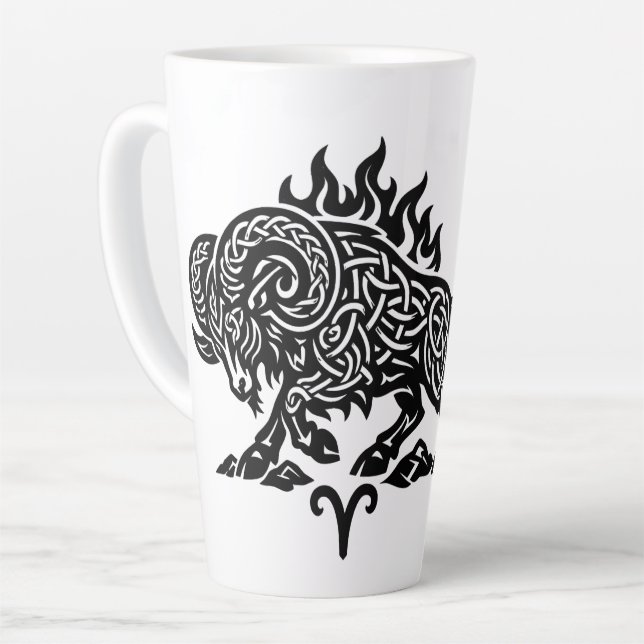 Tasse Latte Bélier Fire‑Bélier – Encre Hantée Celtique Zodiaqu (Angle gauche)
