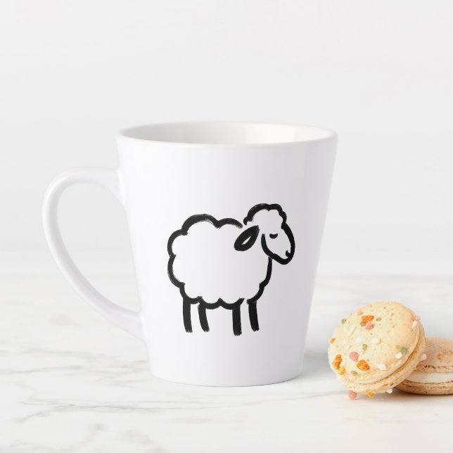 Tasse Latte Black Line Sheep – Cozy Animal Ink Design on (En situation)