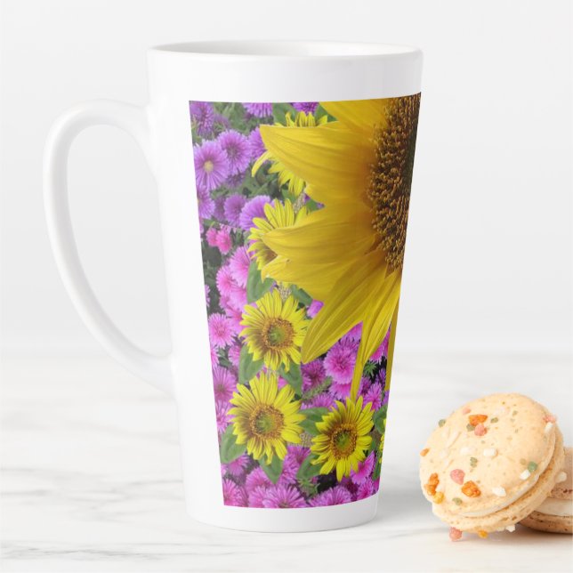 Tasse Latte Boue en latte de papillon de tournesol (En situation)