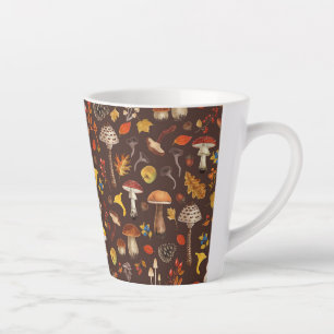 Tasse Latte Champignons sauvages sur fond marron