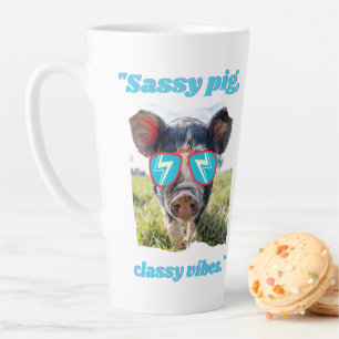 Tasse Latte Cochon Sassy  Vibes Classiques - Citation de Cocho