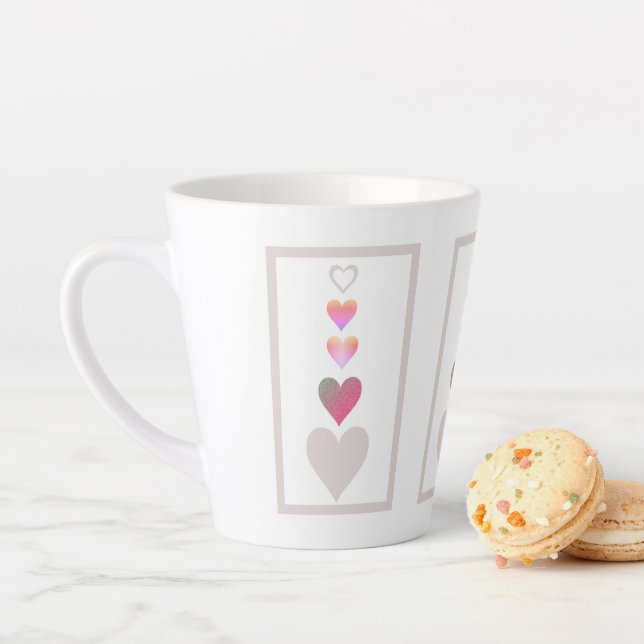 Tasse Latte Coeurs Motif Moderne Cute rose gris blanc (En situation)
