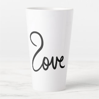Tasse Latte Conception de typographie de mot "amour" minimalis