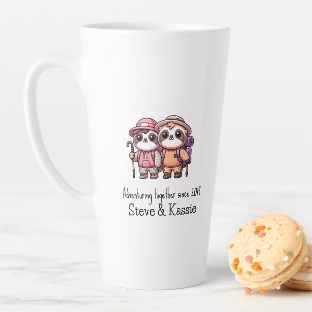 Tasse Latte Cute Kawaii Sloth Couple Aventurant Ensemble (En situation)