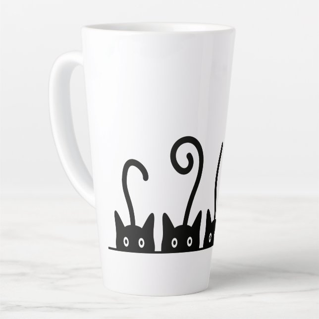 Tasse Latte Dessin de la ligne droite. Trois chatons. Journée  (Angle gauche)