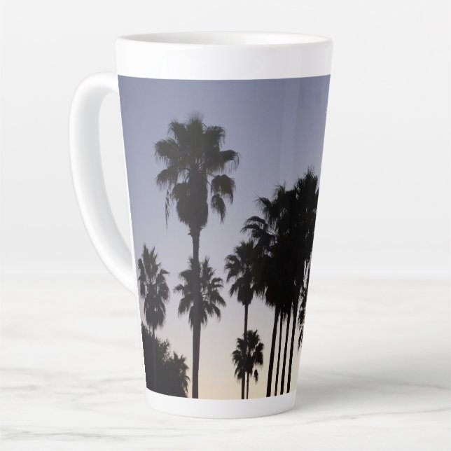 Tasse Latte Dusk avec palmiers Scène tropicale (Angle gauche)