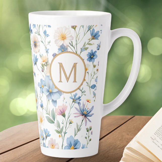 Tasse Latte Elegant Blue Wildflower Pattern Botanical Monogram (An elegant latte mug with blue, pink and white wildflowers pattern and custom monogram initial)