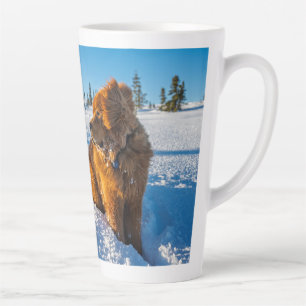 Tasse Latte En attente dans la neige