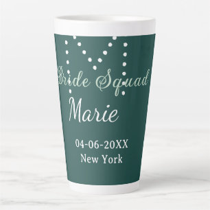 Tasse Latte Équipe de mariée ajoutez nom monogramme demoiselle
