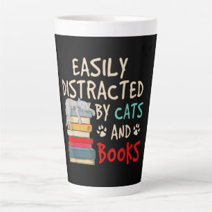 Tasse Latte Facilement distrait par les chats et les livres   