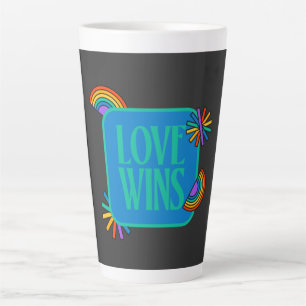Tasse Latte Fierté - l'amour gagne. Gay arc-en-ciel lgbtq