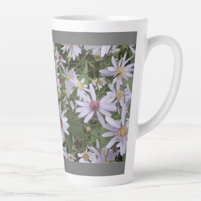 Tasse Latte fleur sauvage de l'aster mauve pâle en latte (Droite)