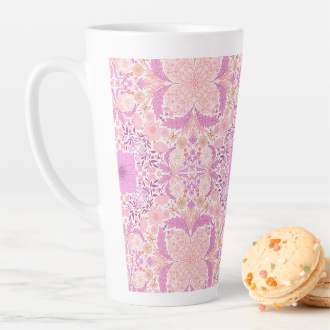 Tasse Latte Fleurs de jardin rétro en rose (En situation)