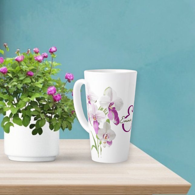 Tasse Latte Fleurs d'orchidées blanches délicates Monogramme (Créateur téléchargé)