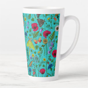 Tasse Latte Fleurs sauvages et papillons de nuit sur turquoise