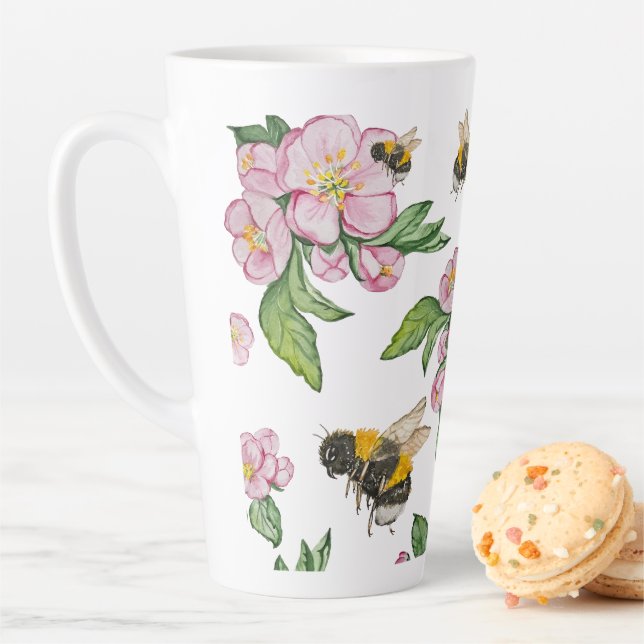 Tasse Latte Flower pomverger avec abeilles aquarelle timon (En situation)