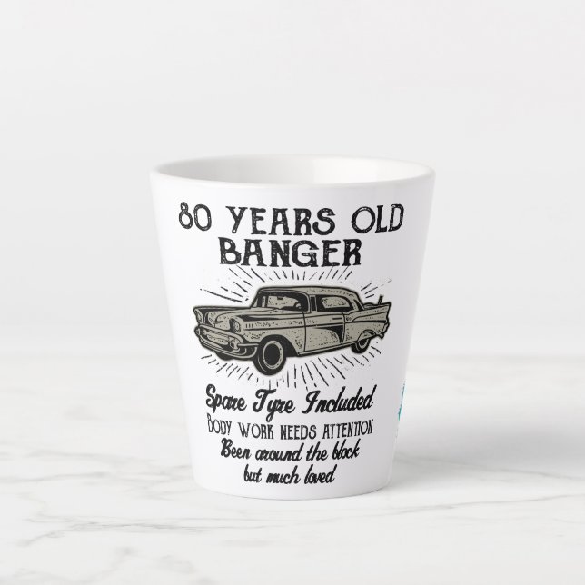 Tasse Latte Funny 80th Birthday Retro Car Banger Date d'ajout (Devant)