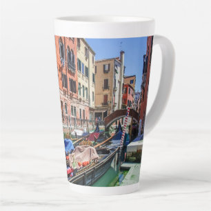 Tasse Latte gondole traditionnelle à Venise
