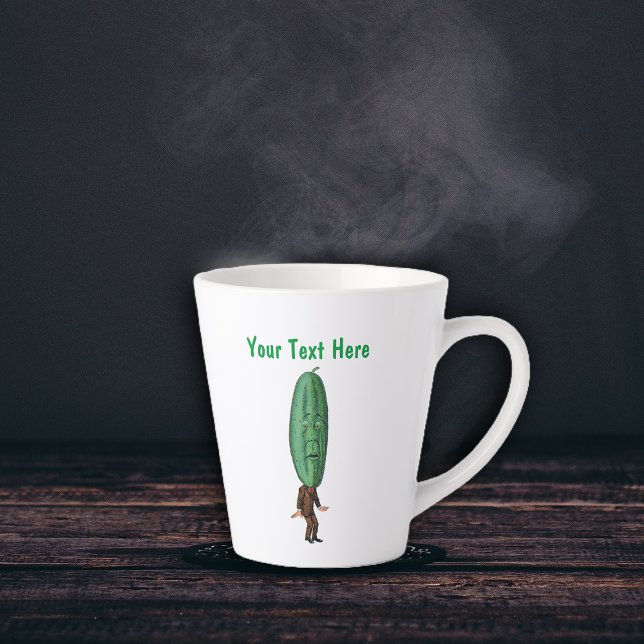 Tasse Latte Homme amusant Brown costume Big Green Picker Tête  (Funny man brown suit big green pickle head with face on latte mug.)