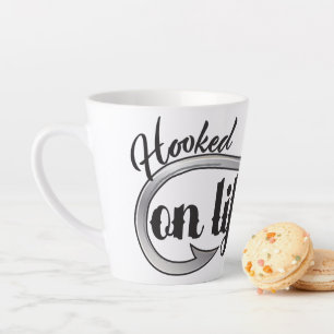 Tasse Latte Illustration de crochet "Accroché à la vie", perso