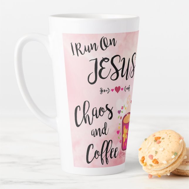 Tasse Latte Je cours sur Jésus, le chaos et le café (En situation)