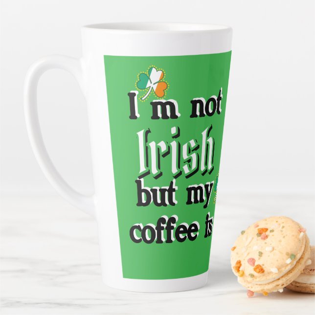 Tasse Latte Je ne suis pas irlandais mais mon café est Shamroc (En situation)