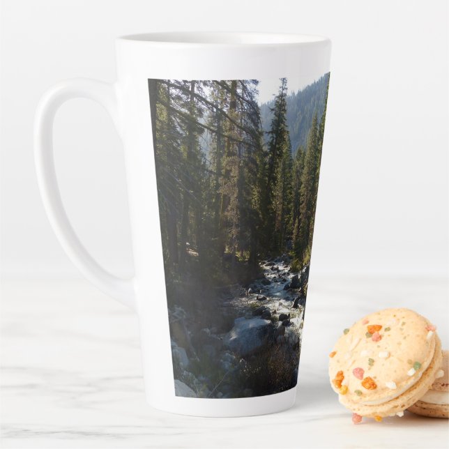 Tasse Latte La rivière Kaweah dans le parc national de Sequoia (En situation)