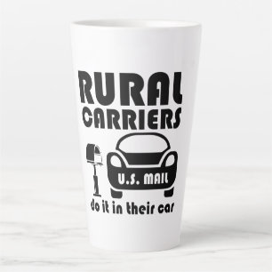 Tasse Latte Les facteurs ruraux le font dans leur voiture