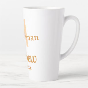 Tasse Latte Lettre de nom de garçon d'honneur orange pastel ma