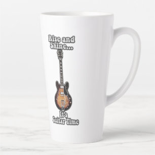 Tasse Latte Lève-toi et brille. C'est l'heure de la guitare. B