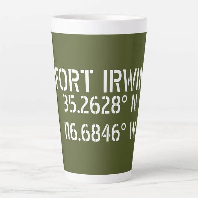 Tasse Latte Longitude de la latitude de Fort Irwin (Devant)