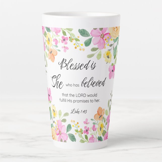 Tasse Latte Luc 1:45 Béni est Elle, Écriture Féminine Floral (Devant)