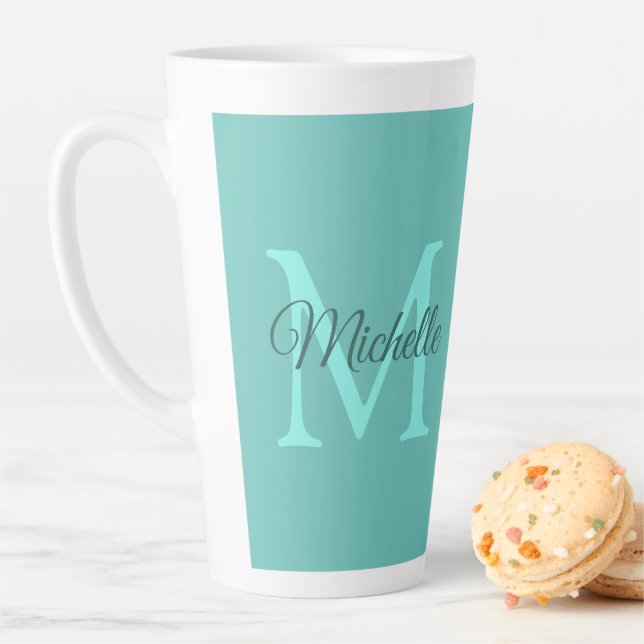 Tasse Latte Lumière personnalisée Monogramme Turquoise Nom ini (En situation)