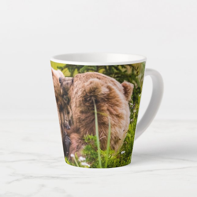 Tasse Latte Mama bear nourrit ses deux petits, Lake Clark Nati (Angle droit)