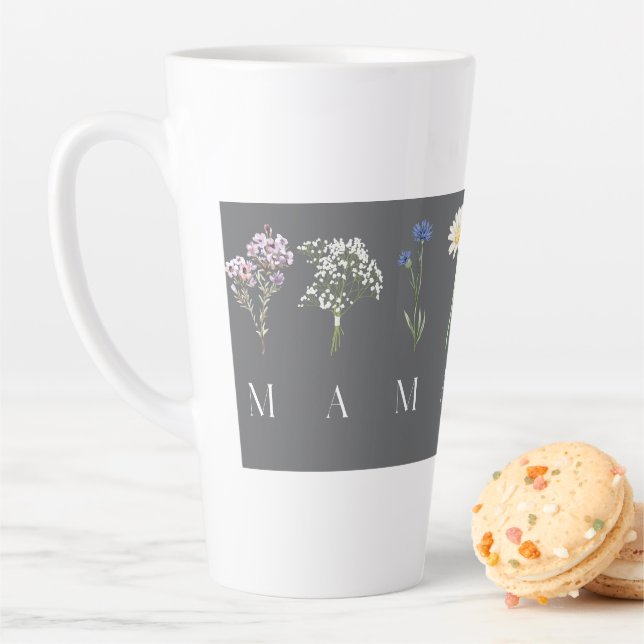 Tasse Latte Mama Wildflower Mother's Day Gift (En situation)