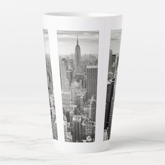 Tasse Latte Manhattan, New York (panorama noir et blanc) (Devant)