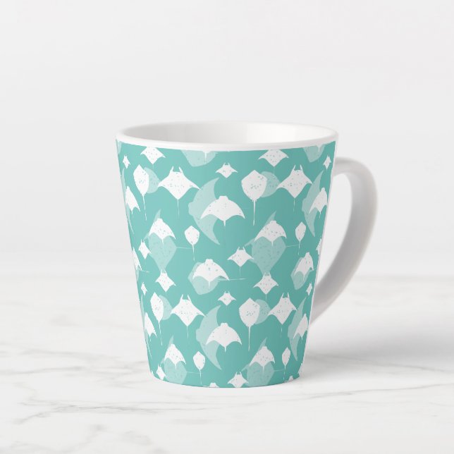 Tasse Latte Manta Rays et Stingrays Motif sur Aqua Blue (Angle droit)