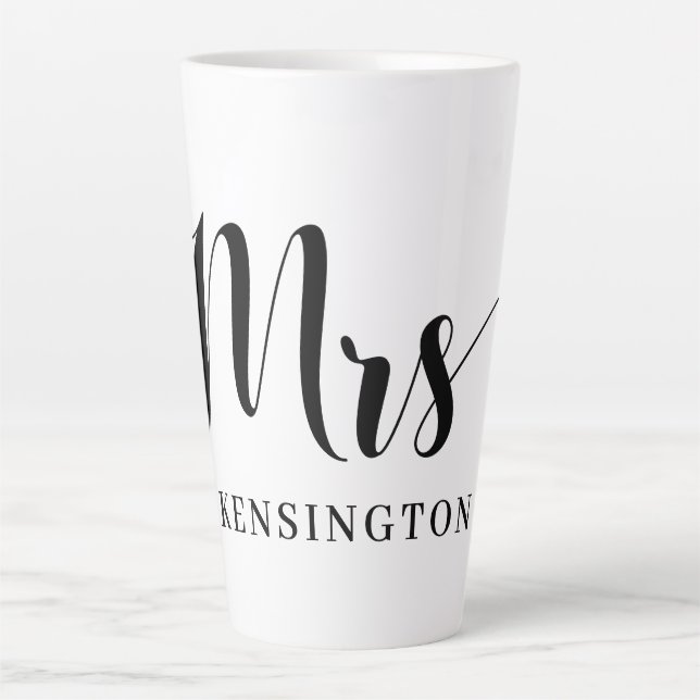 Tasse Latte Mignonne Personnalisée Mme Newlysée Typographie (Devant)