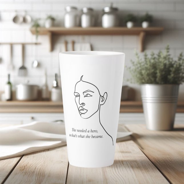 Tasse Latte Minimal Noir Elle Est Devenue Un Héros Inspiration (Créateur téléchargé)