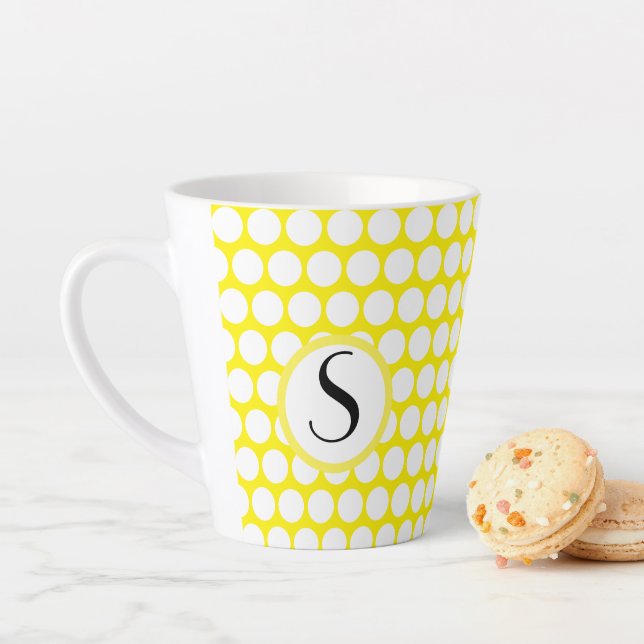 Tasse Latte Monogramme Premier Pois jaune vif blanc (En situation)