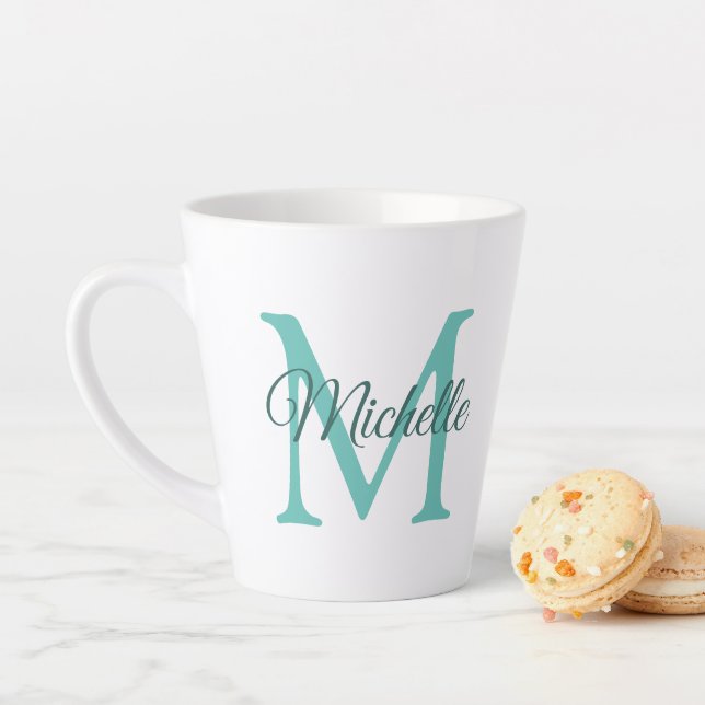 Tasse Latte Monogramme Turquoise Lumière Personnalisable Initi (En situation)