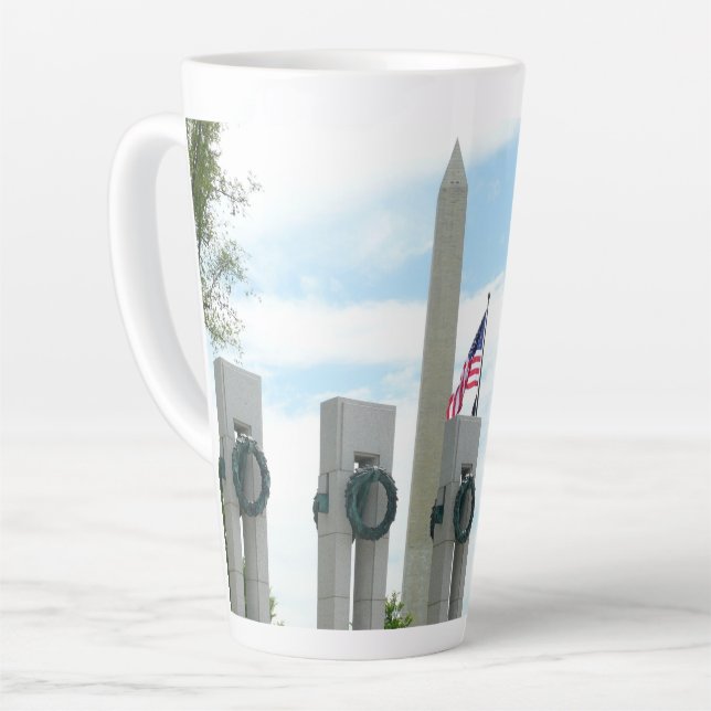 Tasse Latte Monument à Washington et mémorial 2ÈME GUERRE MOND (Angle gauche)