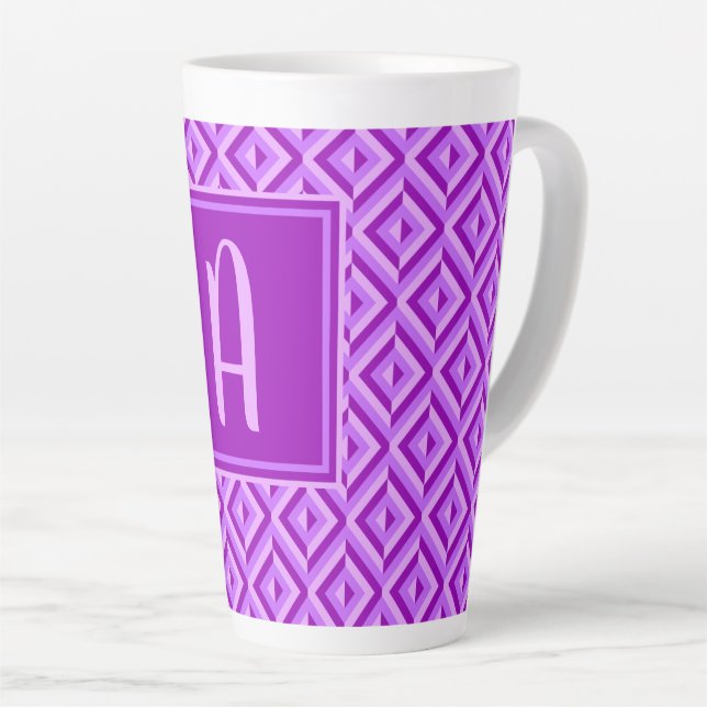 Tasse Latte Motif diamant à trois tons violet monogramme (Angle droit)