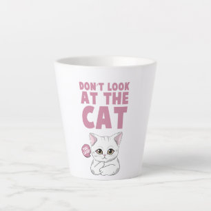 Tasse Latte Ne regardez pas le chat - Drôle chat blanc