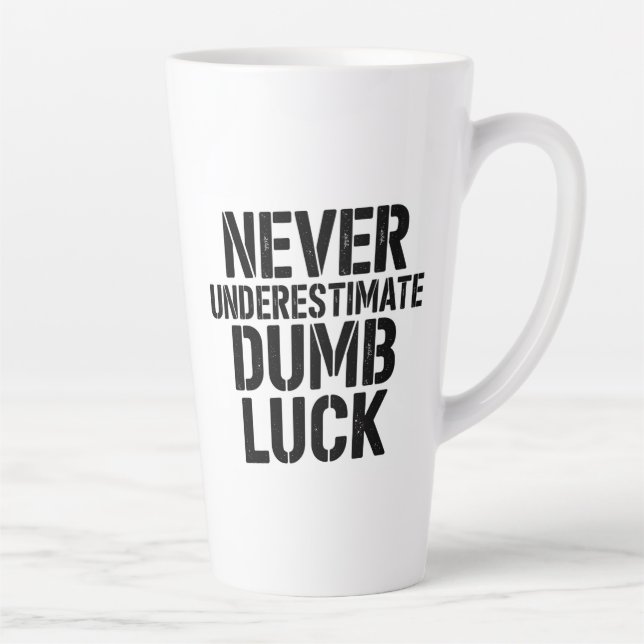 Tasse Latte "Never Underestimate Dumb Luck" Saying (Droite)