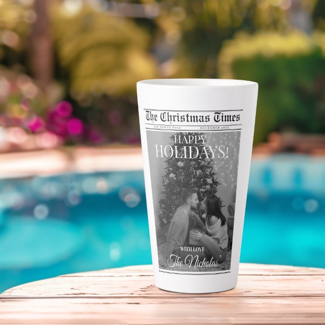 Tasse Latte Newspaper What A Year Black White Photo Christmas (Créateur téléchargé)