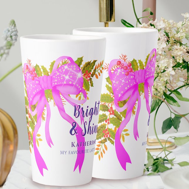 Tasse Latte Noël rose rayonnant (Glittering Pink Ribbon Christmas Design.)