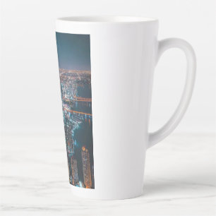 Tasse Latte Nuit – Éclairage Urbain Époustouflant & Front de M