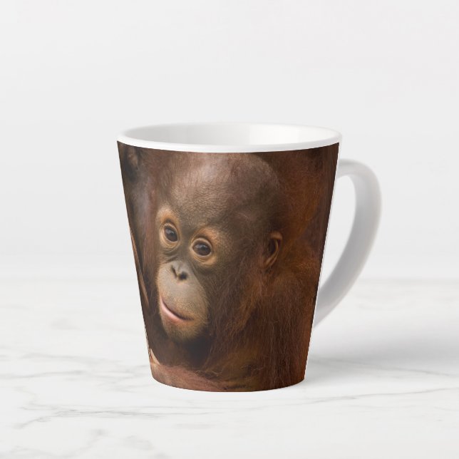 Tasse Latte Orangutan mère et bébé au zoo (Angle droit)